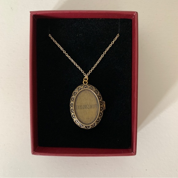 NEW Taylor Swift “We’ll Run” Locket Necklace - Picture 3 of 16